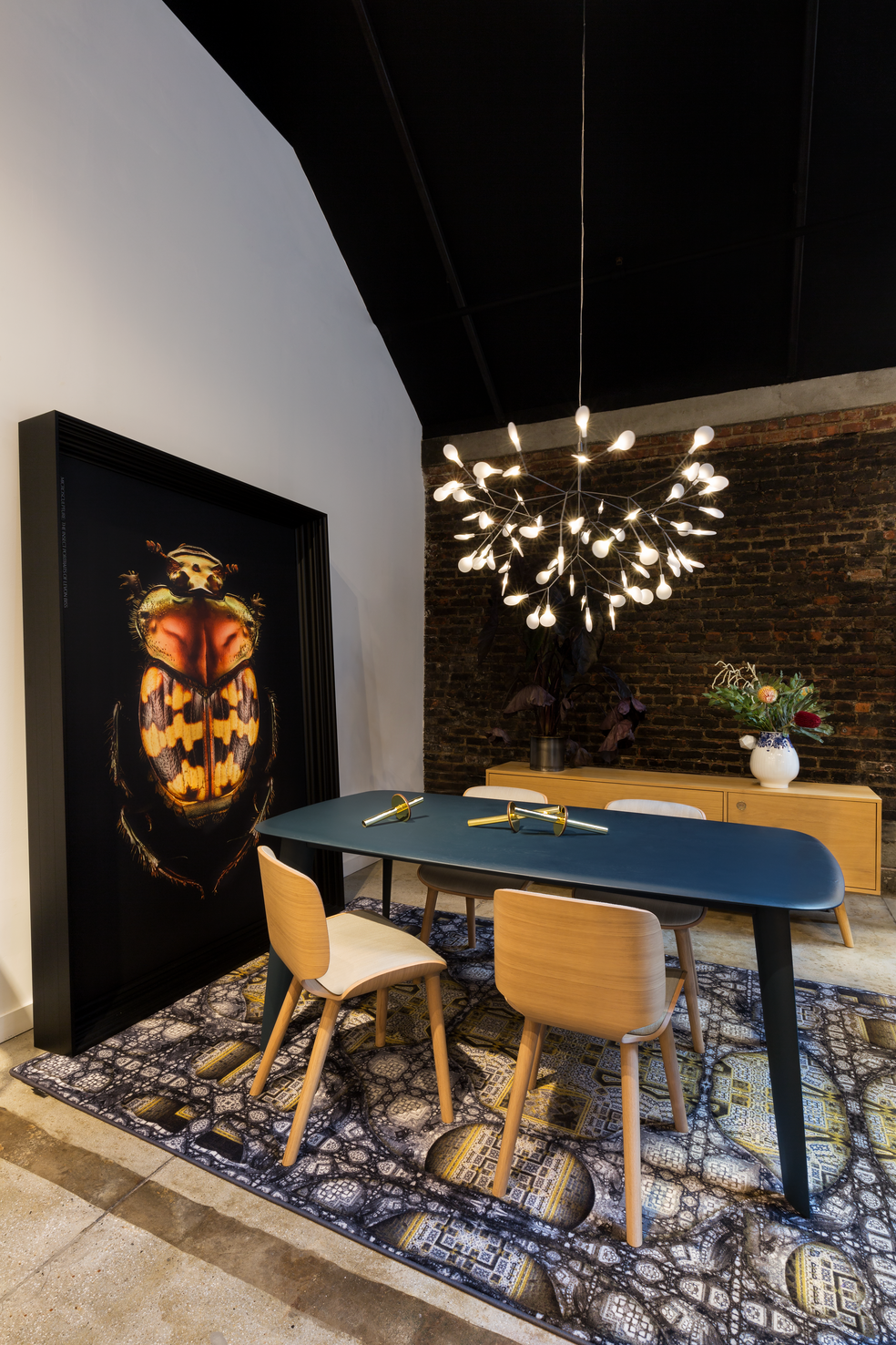 Interior of New York Showroom 2017 with Heracleum suspension light, Nut Dining Chair and Moooi Carpet