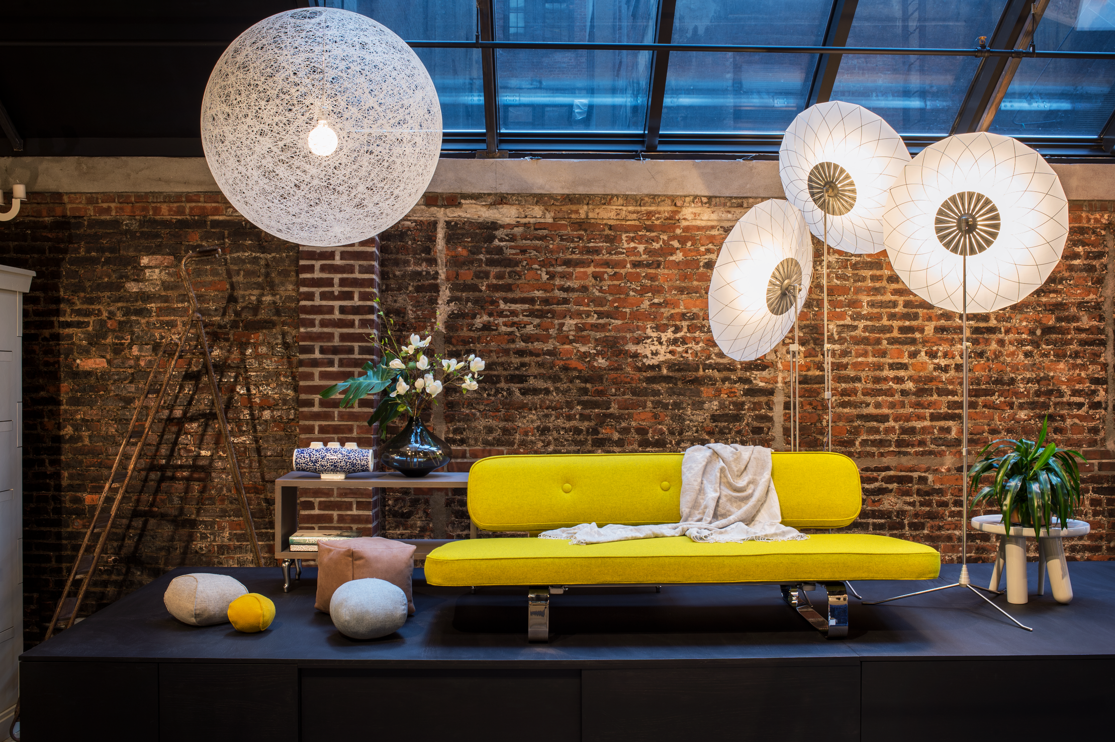 Interior of New York Showroom 2017 with Powernap sofa, Random Light suspension and Filigree Floor Lamp