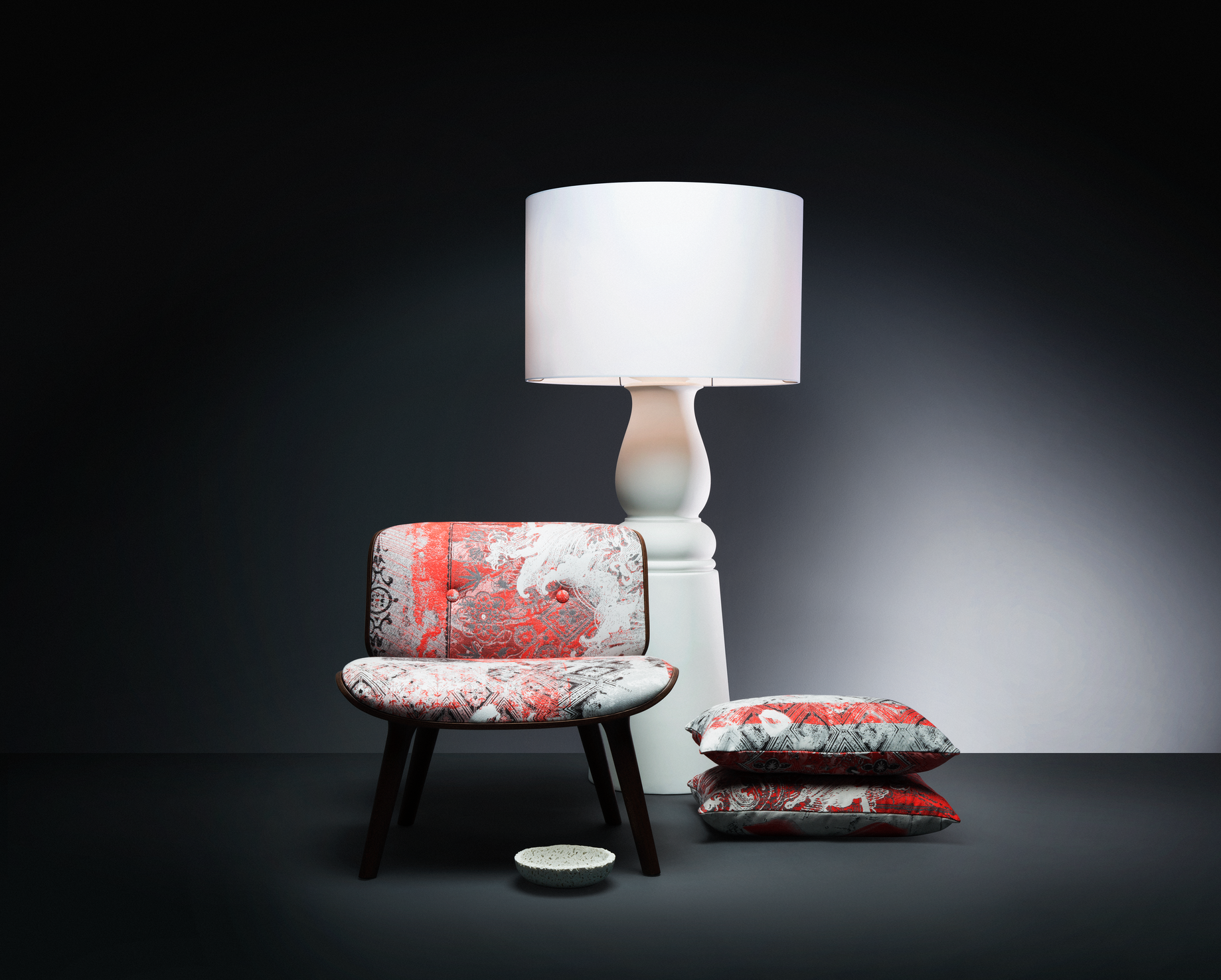 Poetic composition Nut Chair, Farooo floor lamp white and pillows