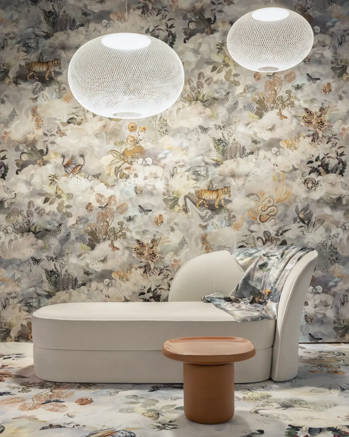 Moooi-Devine-Dreams-Milan-2022-Aldora-Sofa-Chaise-Longue-Ivory-set-with-memento-moooi-wallcovering-and-carpet.tif