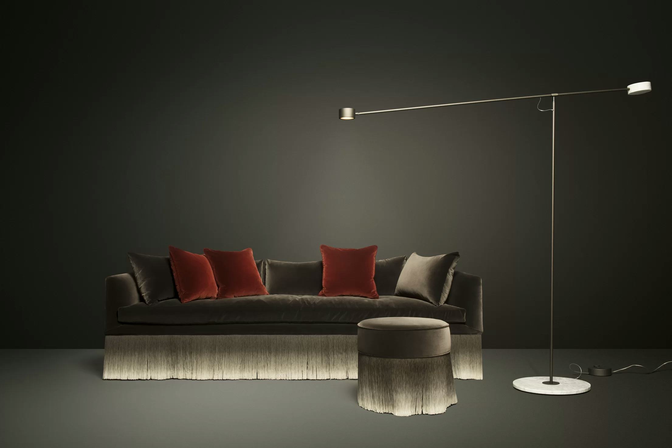 Amami sofa and pouf  with the T lamp 