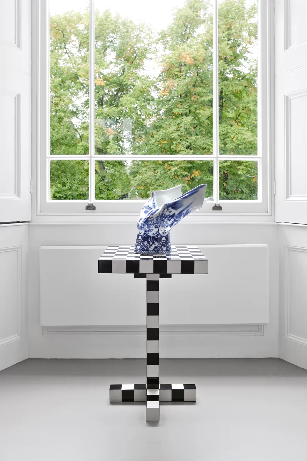 Blow away vase on a chest table