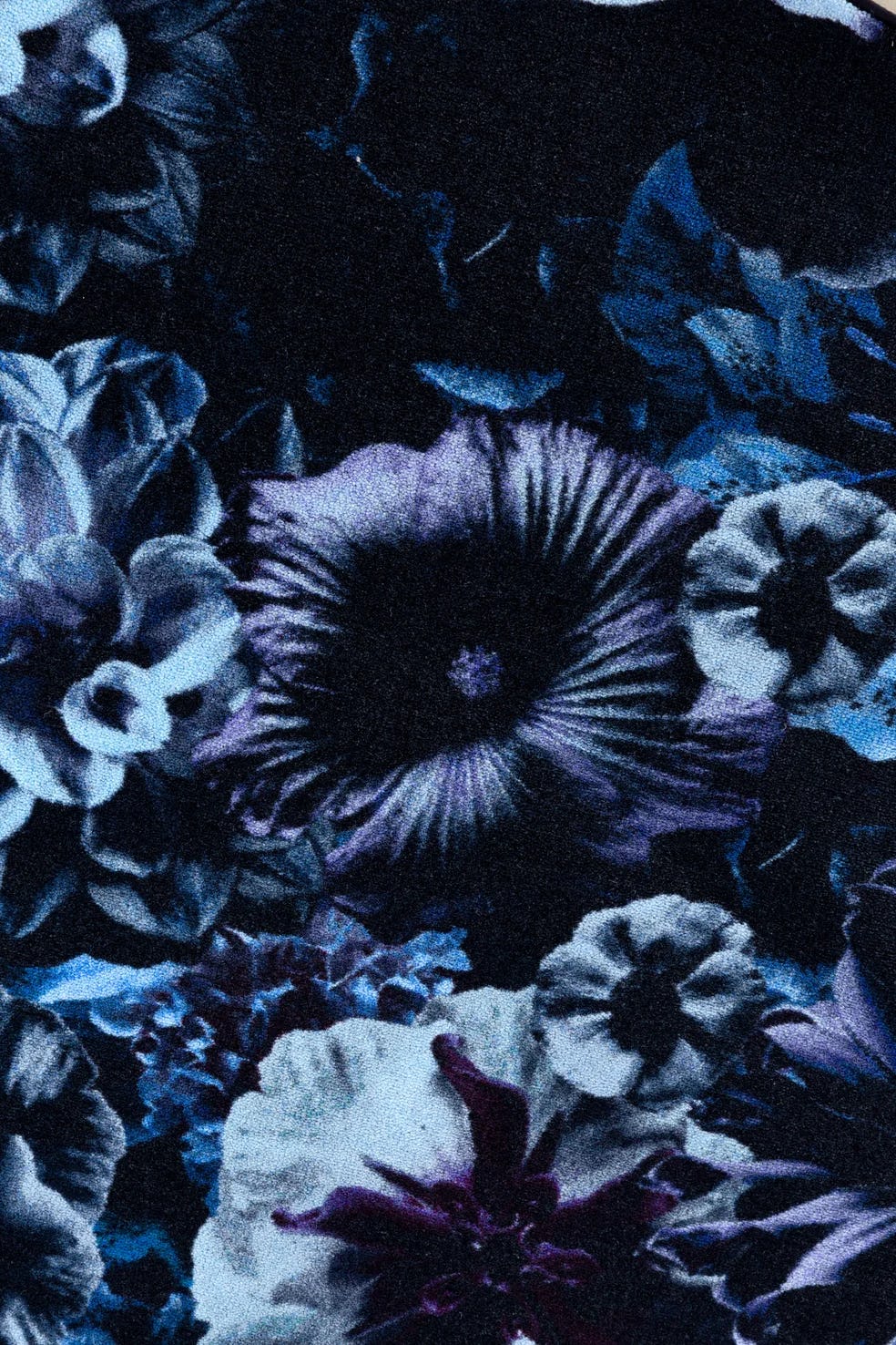 Flowergarden Carpet Night detail 4