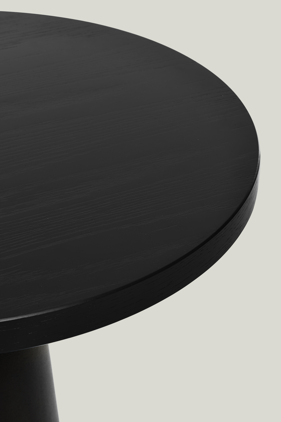Container Table round black stained oak detail