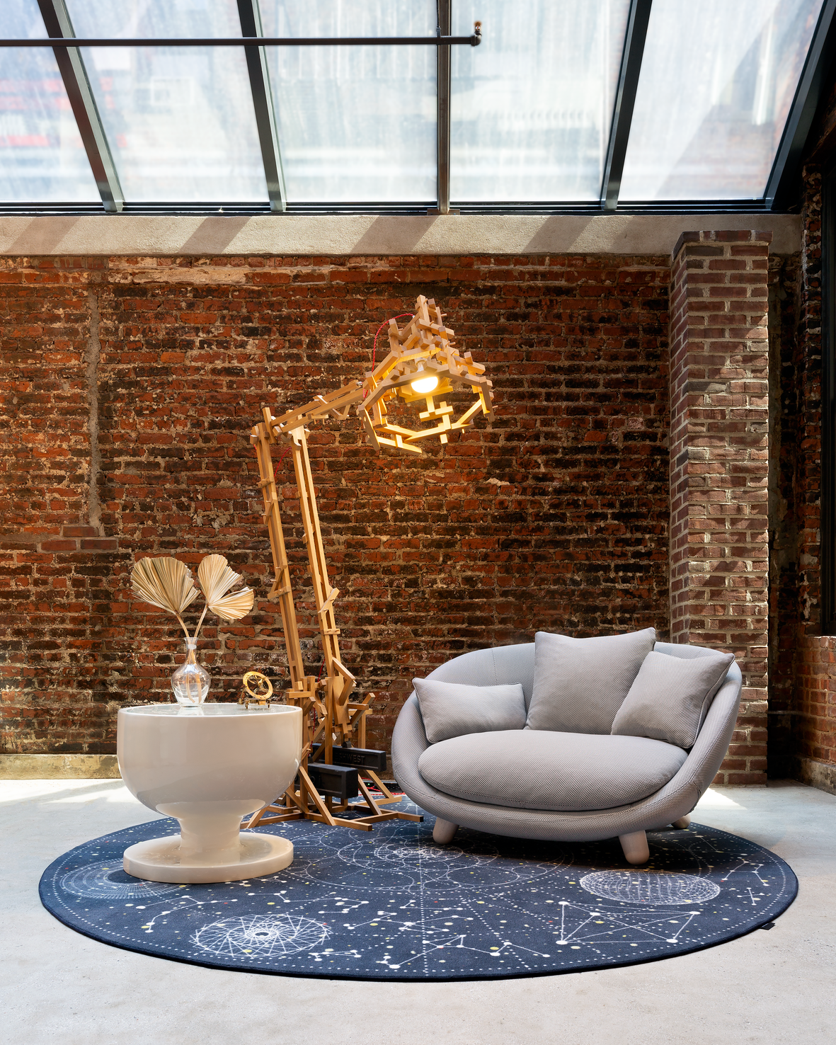 Interior with Love Sofa, Brave New World floor lamp and Elements 007