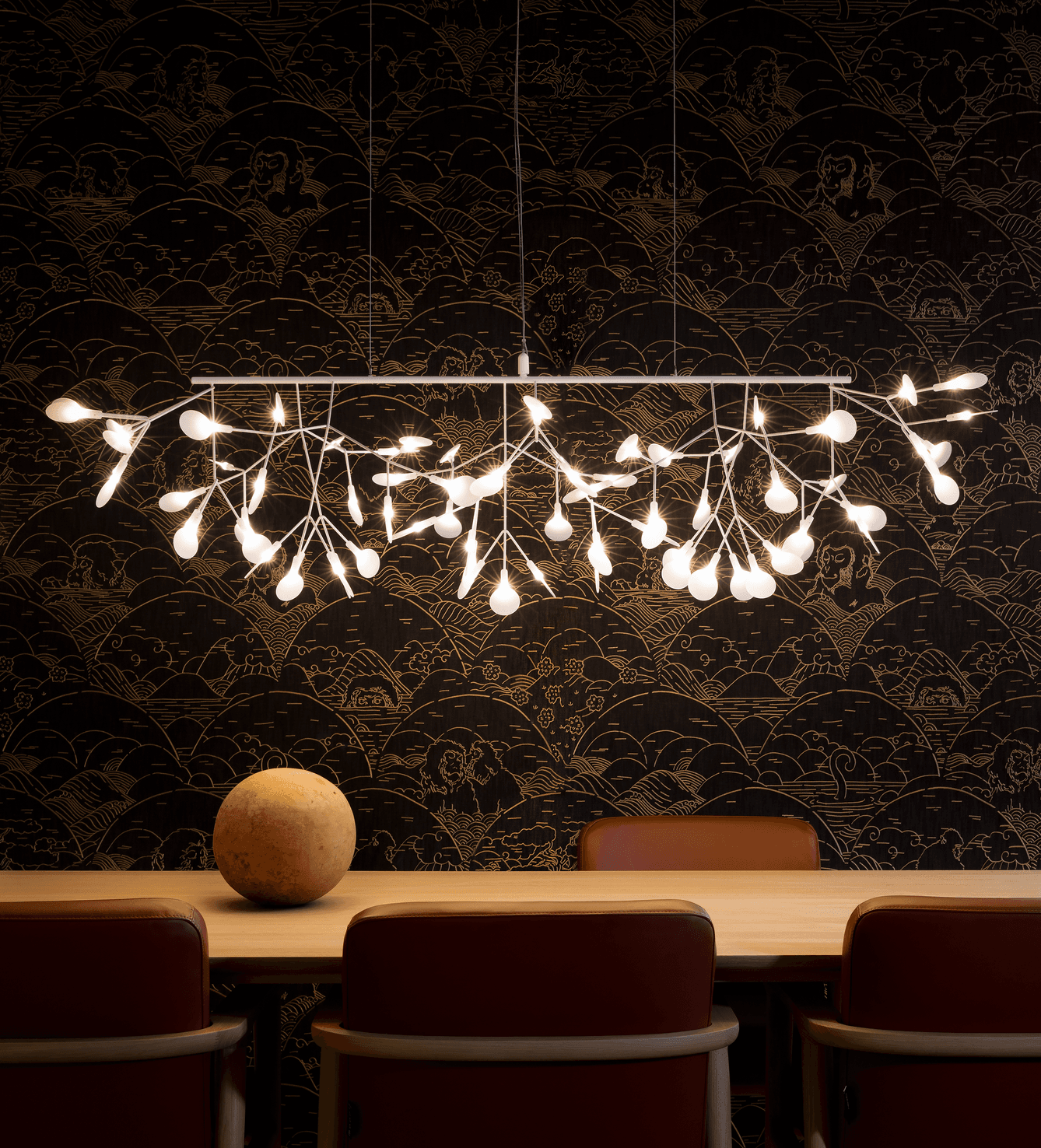 Applied image table setting with Heracleum III Linear and Zio dining set