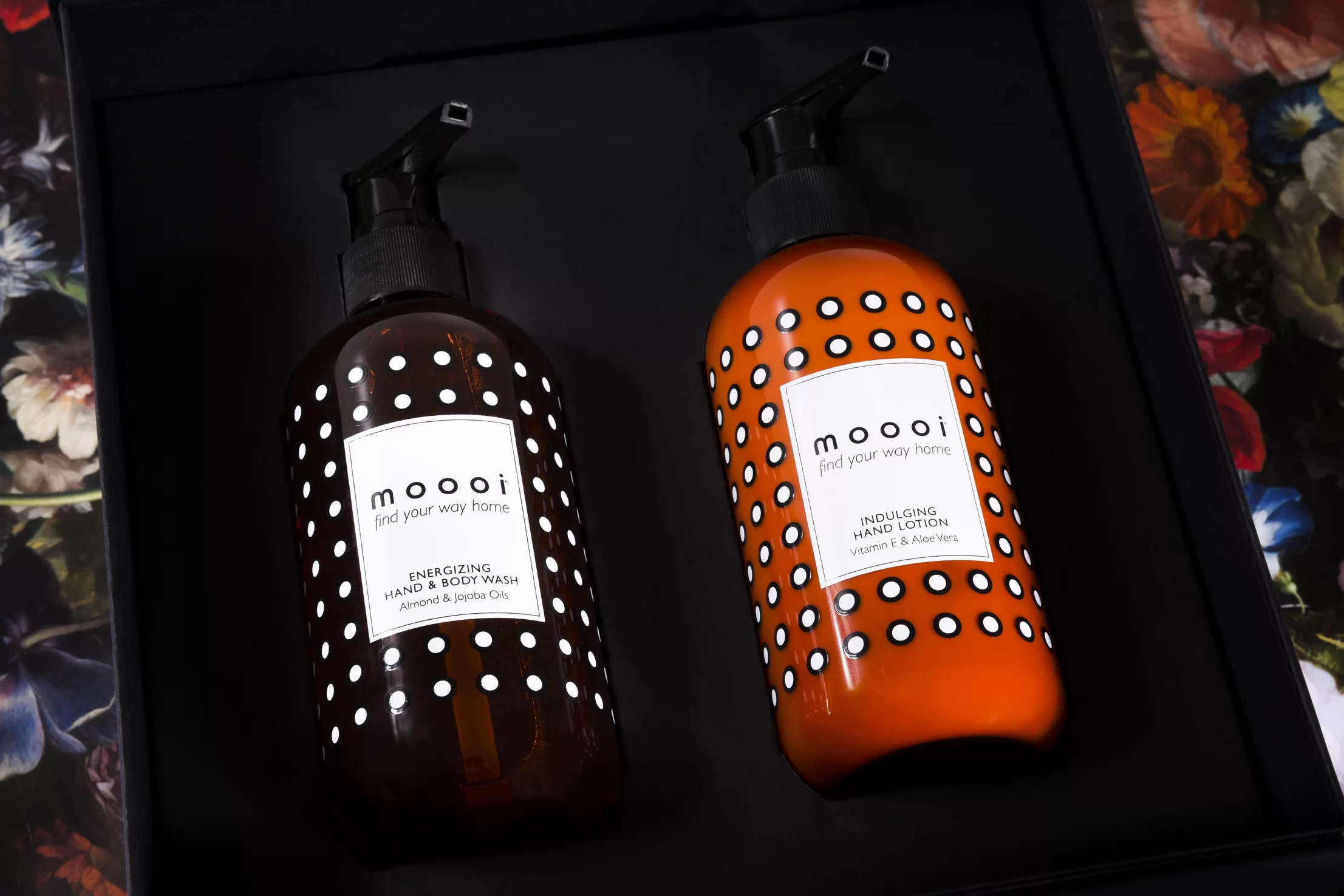 Moooi Hotel Cosmetics in giftbox with flower design