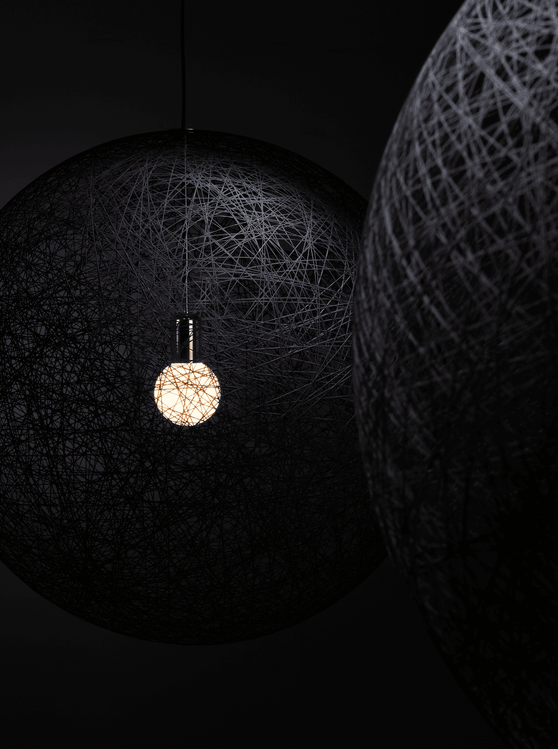 Random Light II suspension black with black background