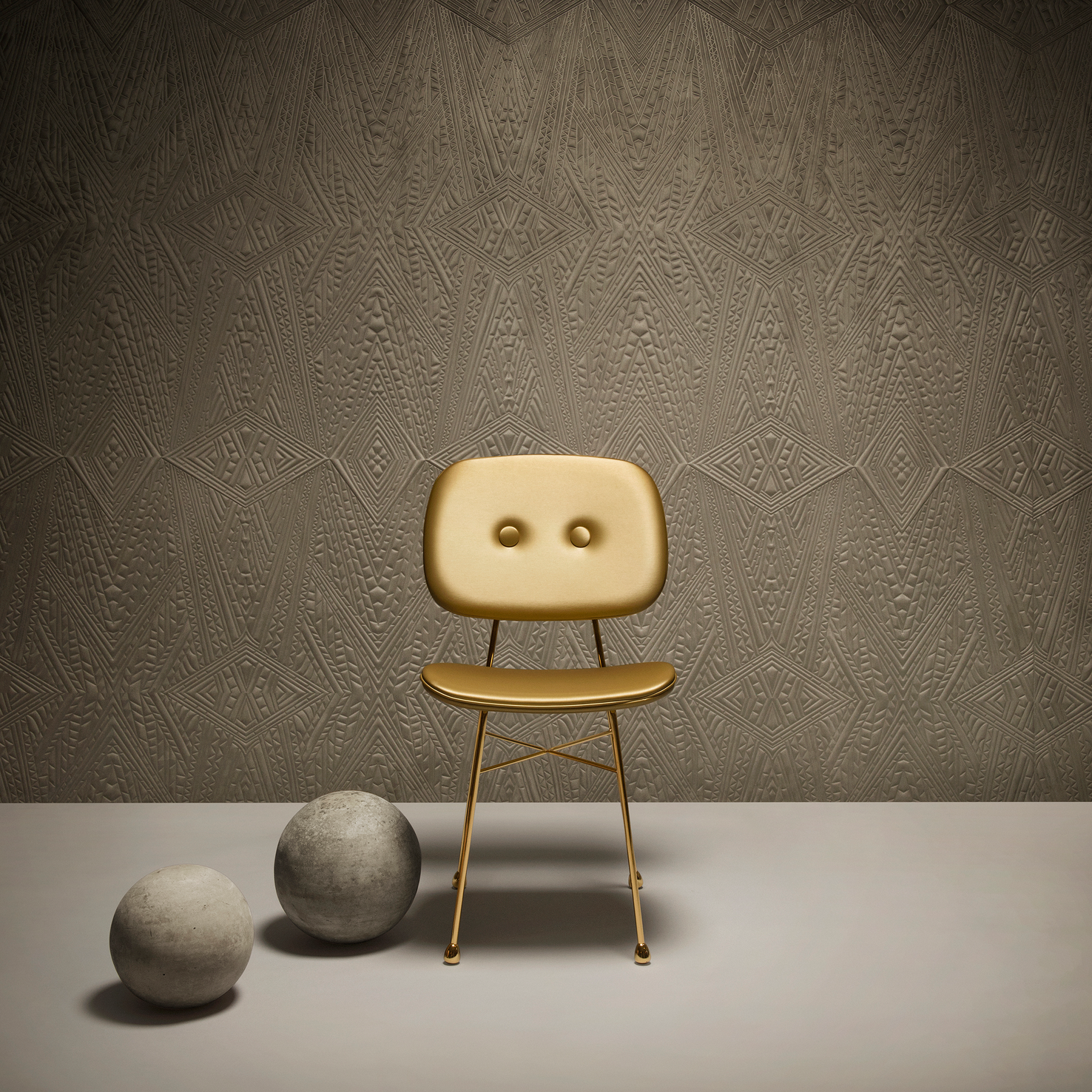 Poetic composition The Golden Chair and Moooi Wallcovering