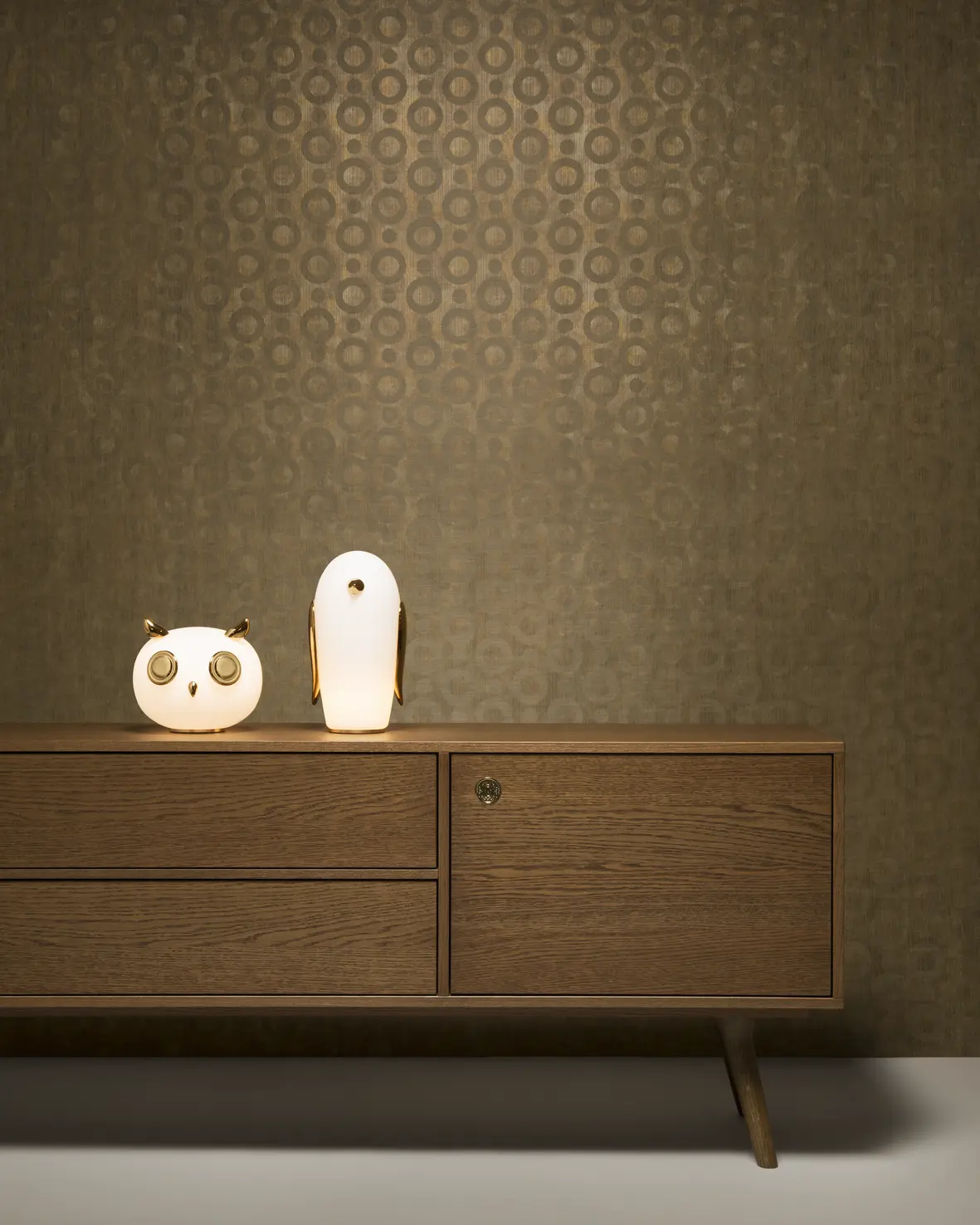 Poetic composition Pet Light Uhuh, Pet Light Noot Noot, Zio Buffet and Moooi Wallcovering